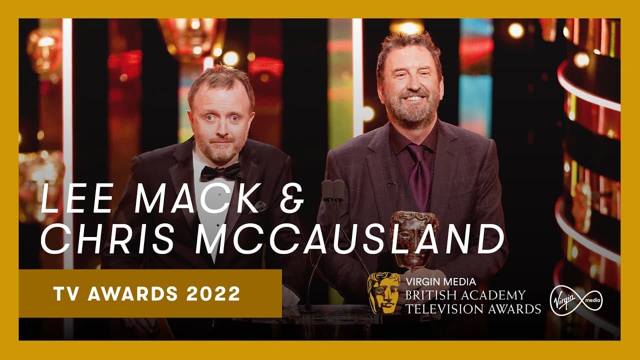 Lee Mack a Chris McCausland uvádí ceny BAFTA