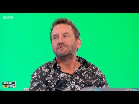 Nevěřte muži v květované košili