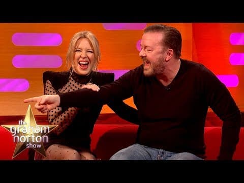 Ricky Gervais je objektem serenády a na svých show zakazuje led