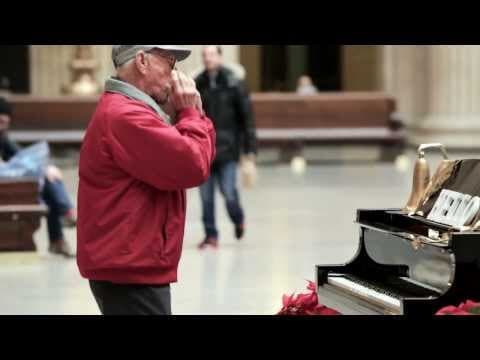 Kouzelný klavír na nádraží