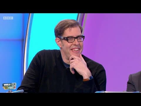 Používá Richard Osman falešné jméno?