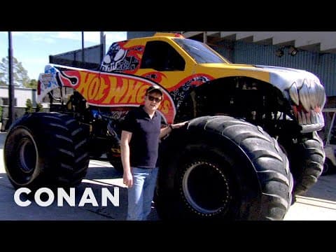 Conan řídí monster truck