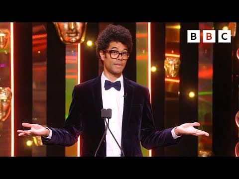 Richard Ayoade na udílení cen BAFTA