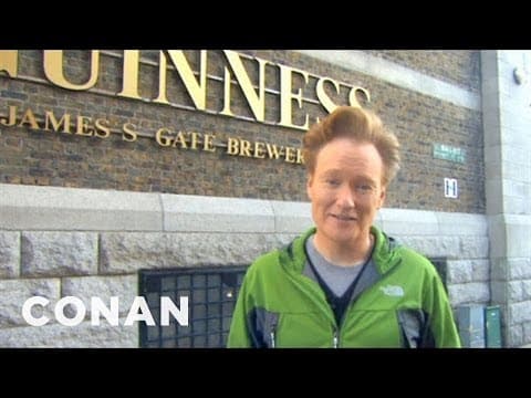 Conan na návštěvě v pivovaru Guinness