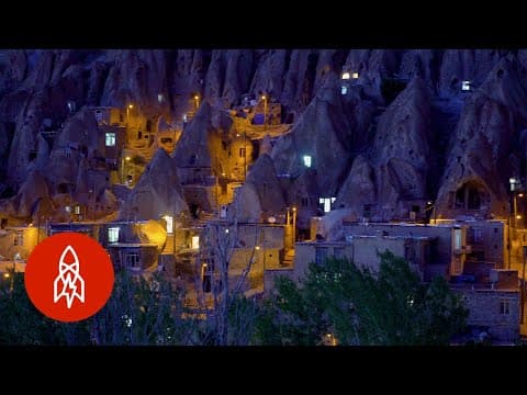 Íránská vesnice ve skále