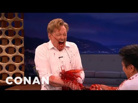 Conan dostane katanou do břicha