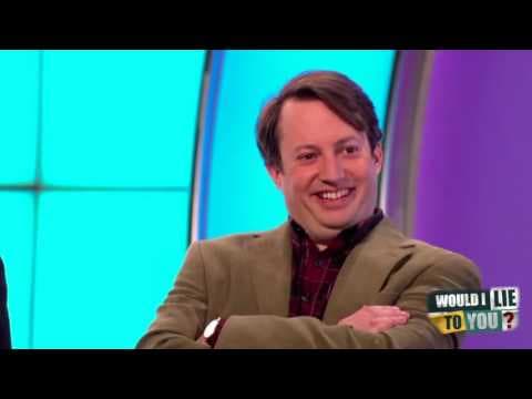 Je Tony zachránce od automatu, zloděj karťáka Hugh Granta, nebo náhodný kolemjdoucí?