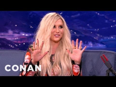 Ke$ha skládá prsy