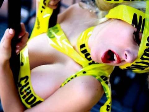 Lady Gaga - Telephone ft. Beyoncé parodie