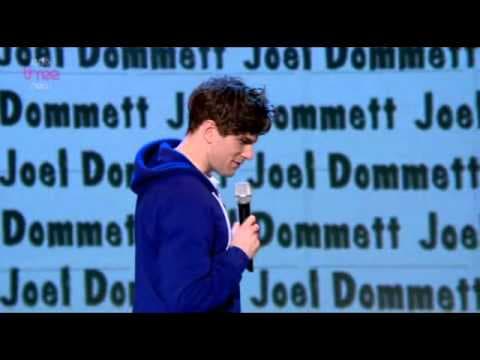 Joel Dommett u Russella Howarda