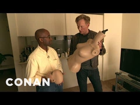 Conan se jde podívat na Pierrovy sběratelské figurky