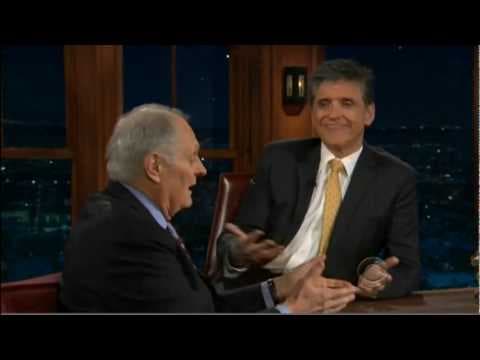 Alan Alda o šimpanzích a Craigově knize