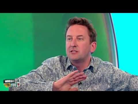 Byla Liz hozena do rybníka, dávala barmanské rady, nebo píše přiručku k hradům?