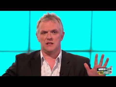 Greg Davies spal rok ve vaně