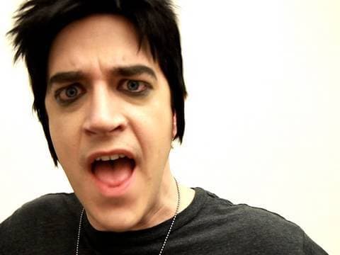 Adam Lambert - Whataya Want From Me parodie