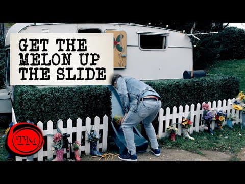 Dostrkejte meloun po skluzavce do přívěsu